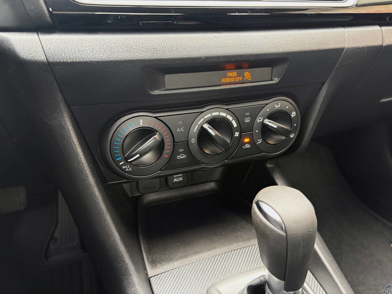 Used 2015 MAZDA MAZDA3 i SV image 19