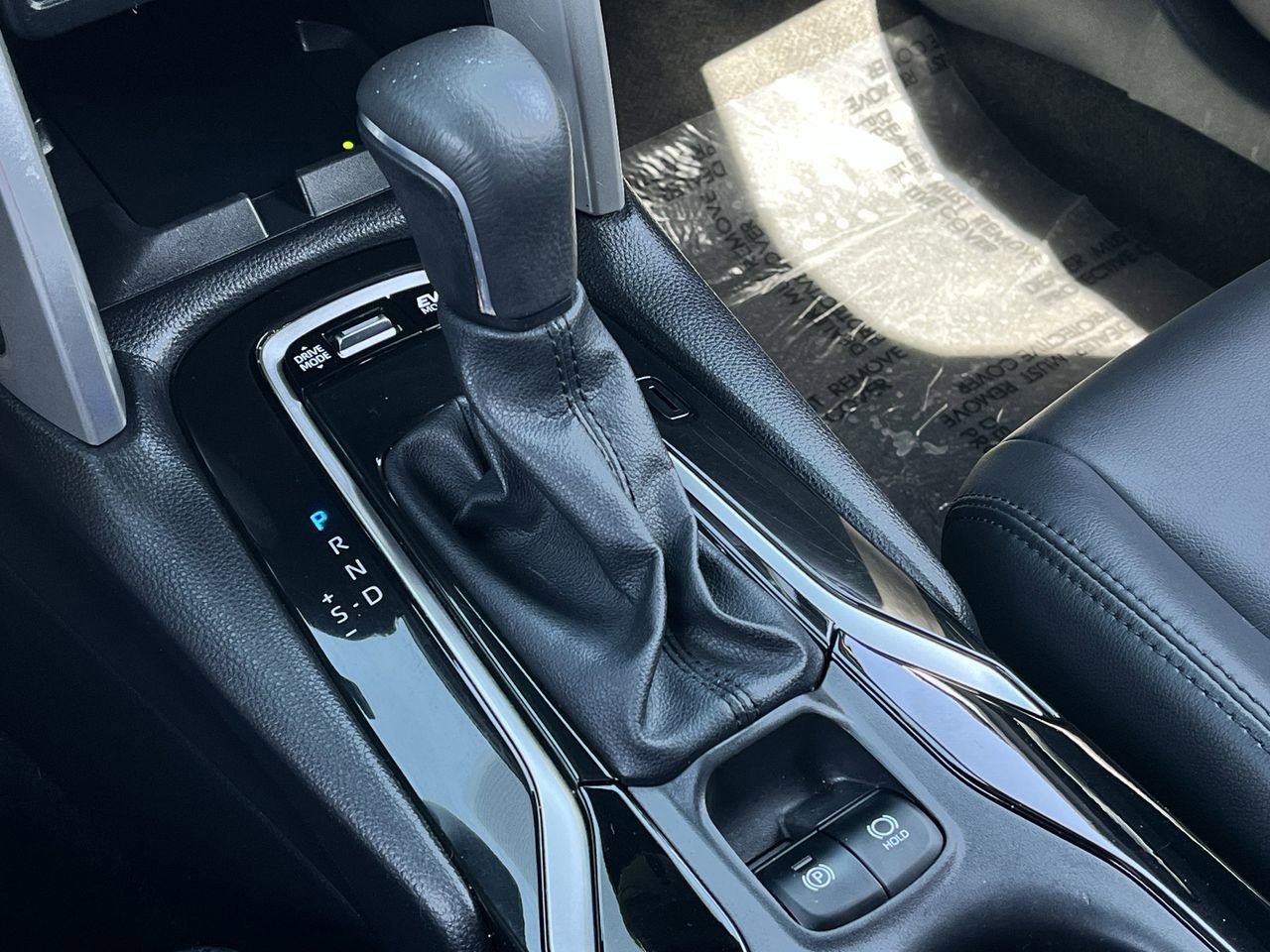 Used 2025 Toyota Corolla Cross AWD Hybrid w/ Convenience Package image 17