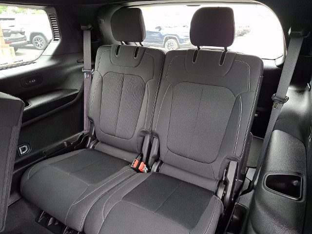Certified 2025 Jeep Grand Cherokee L Laredo w/ Luxury Tech Group I AWD/4WD image 11