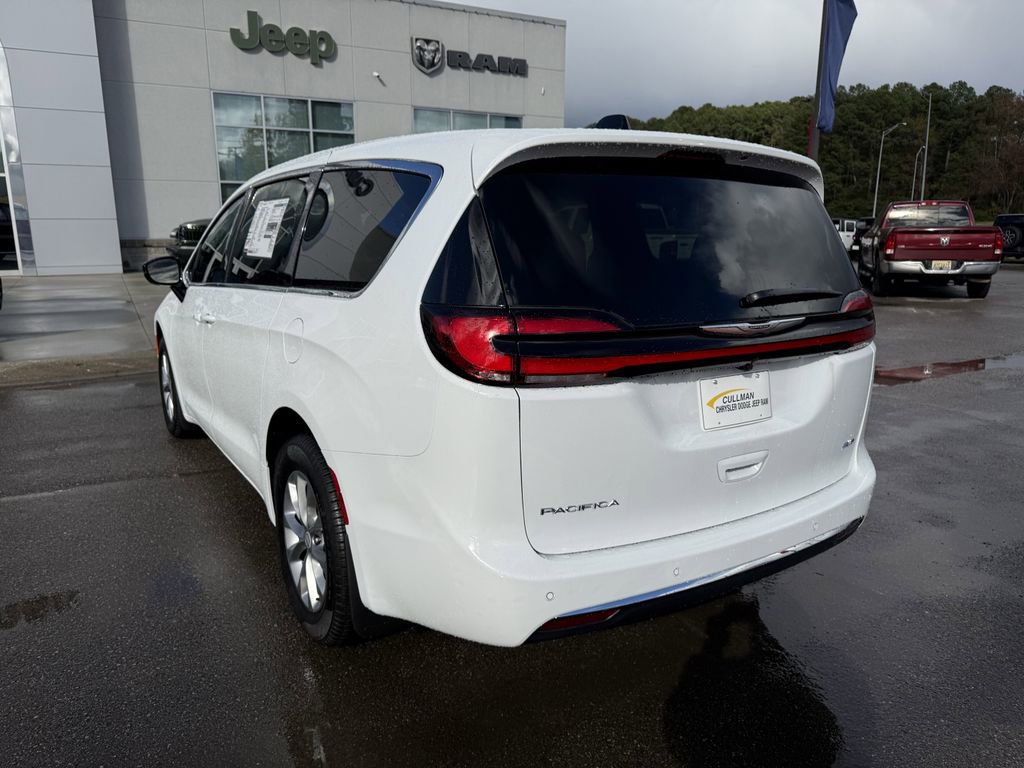 New 2026 Chrysler Pacifica Select image 5