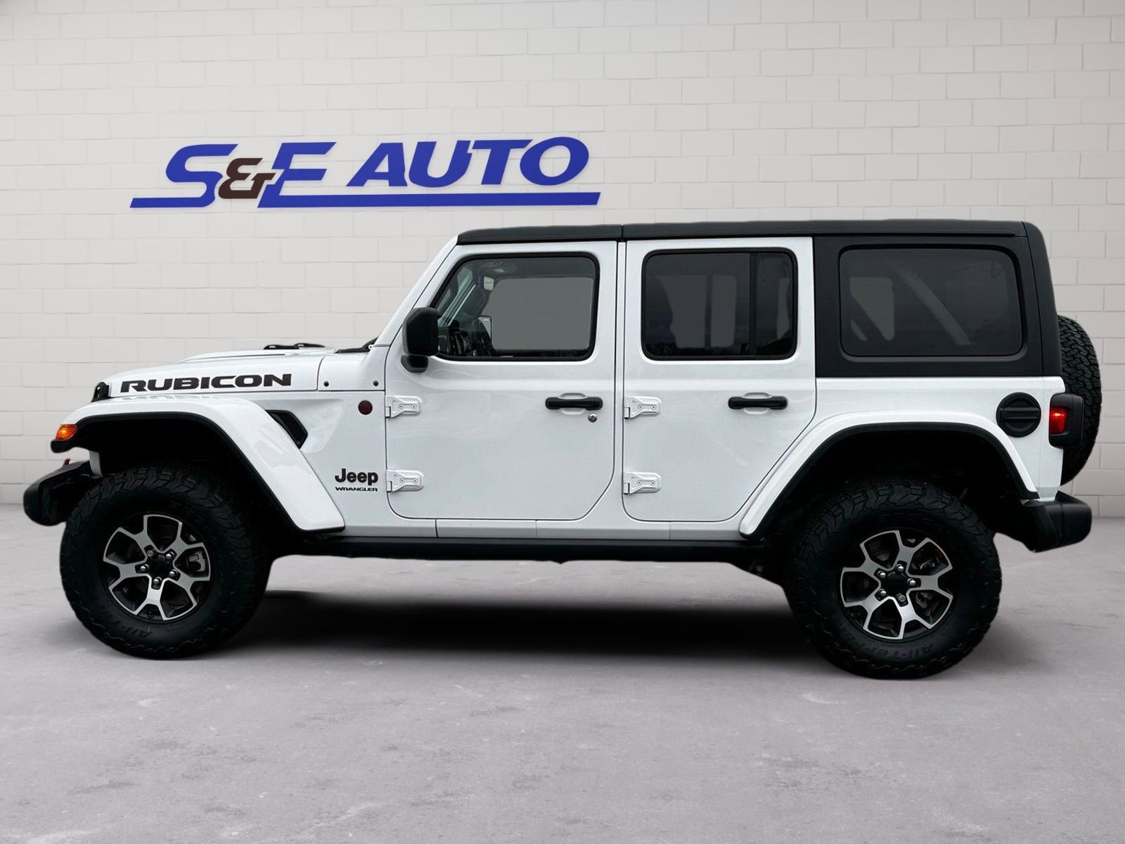 Used 2023 Jeep Wrangler Unlimited Rubicon AWD/4WD image 2