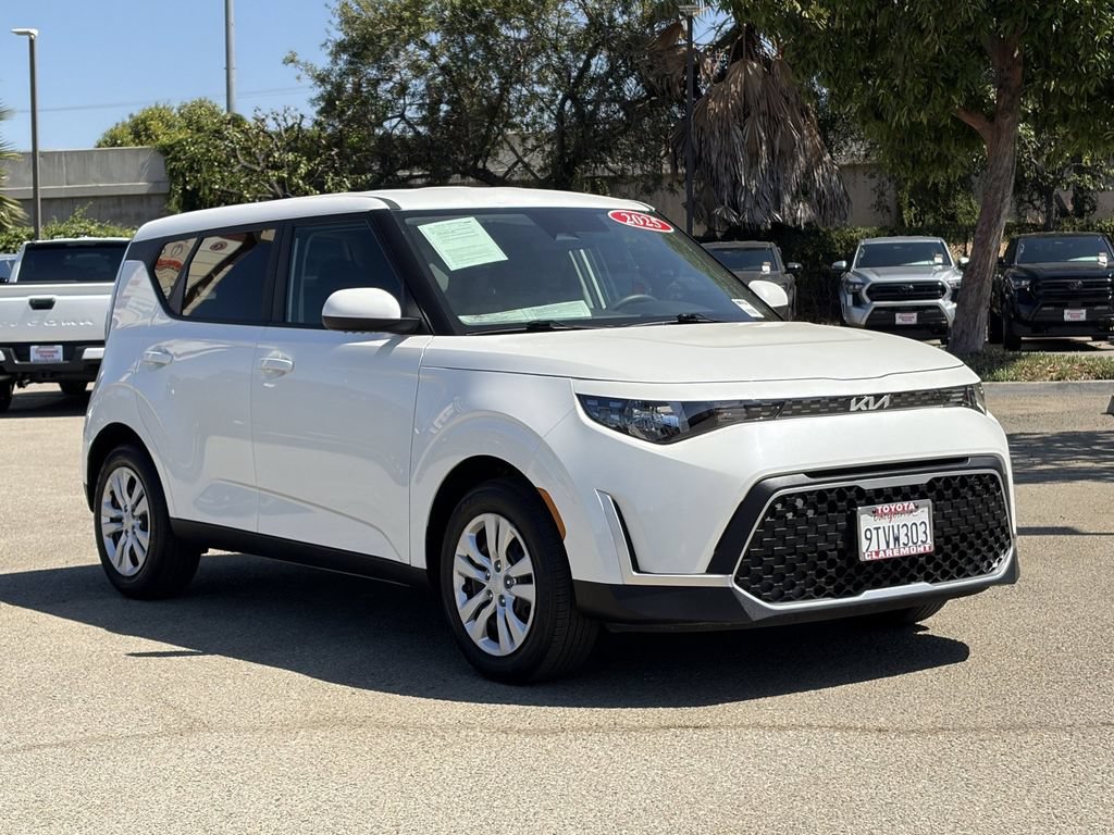 Used 2025 Kia Soul LX FWD image 46