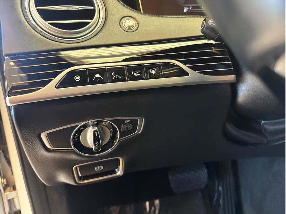 Used 2019 Mercedes-Benz Maybach S 560 4MATIC image 35