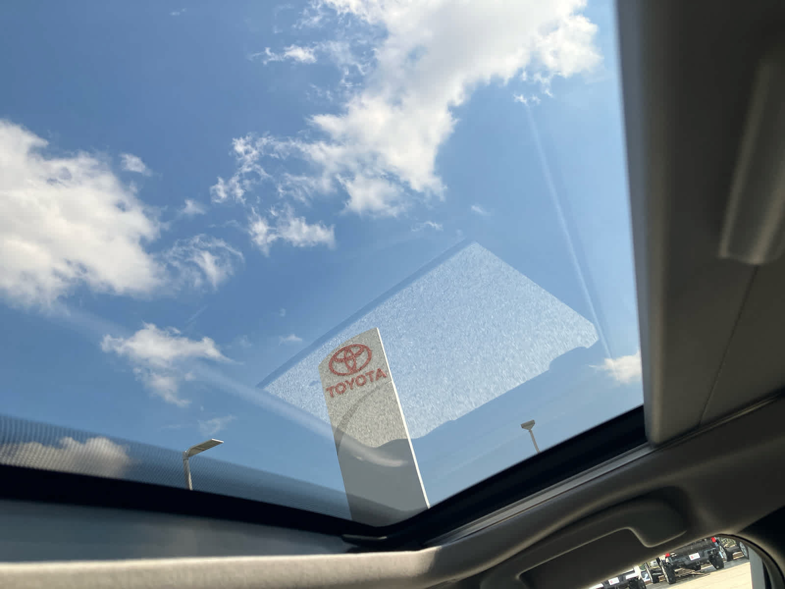 Certified 2026 Toyota Prius XLE FWD image 20