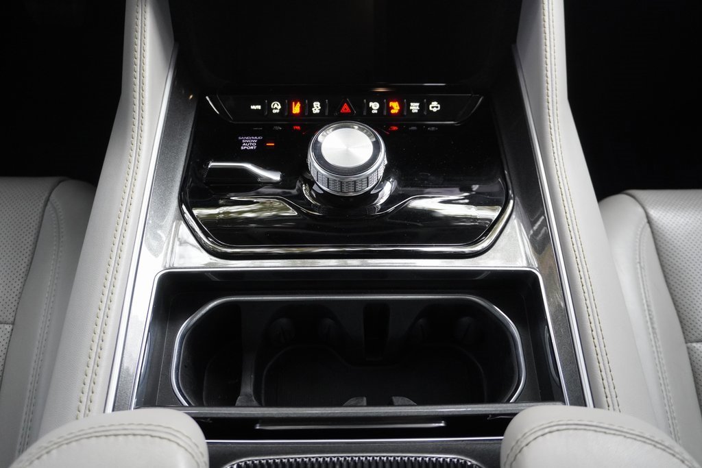 Used 2023 Jeep Wagoneer 4WD w/ Premium Group I image 18