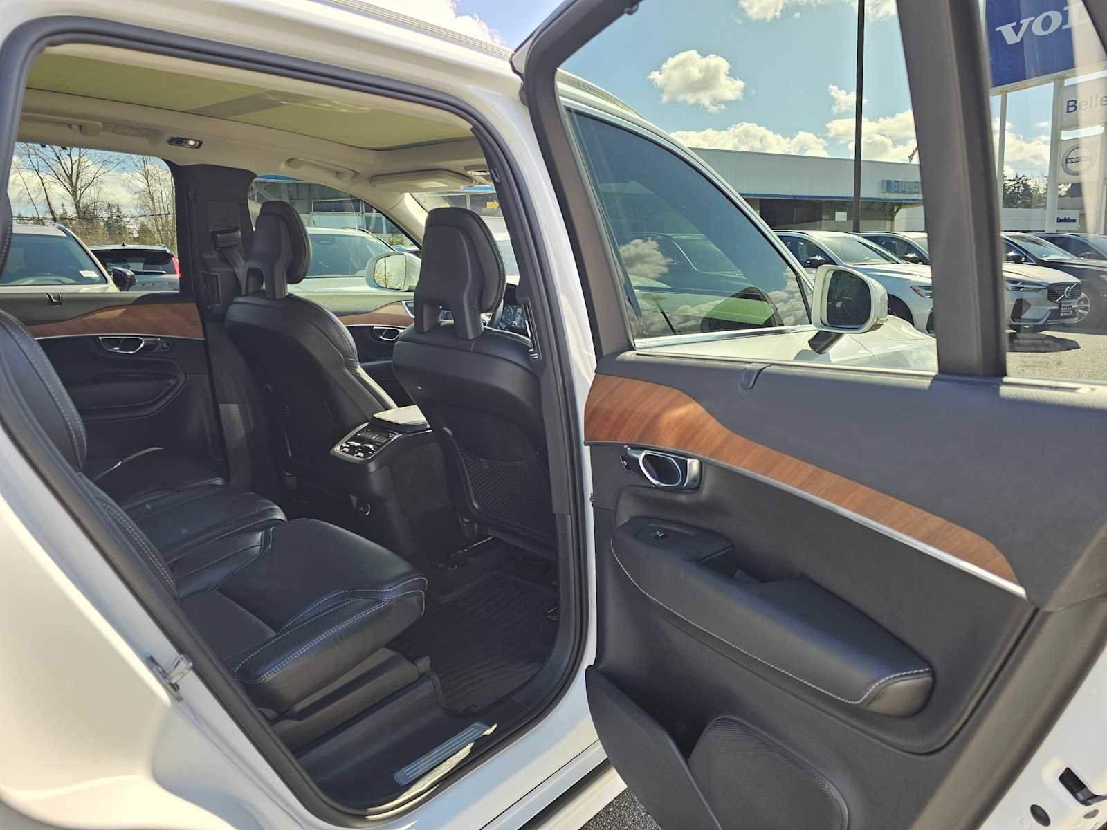 Used 2018 Volvo XC90 T6 Inscription w/ Convenience Package image 14