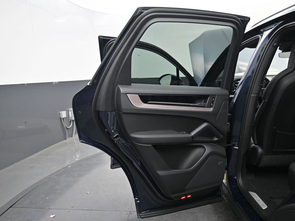 New 2025 Porsche Cayenne E-Hybrid image 24