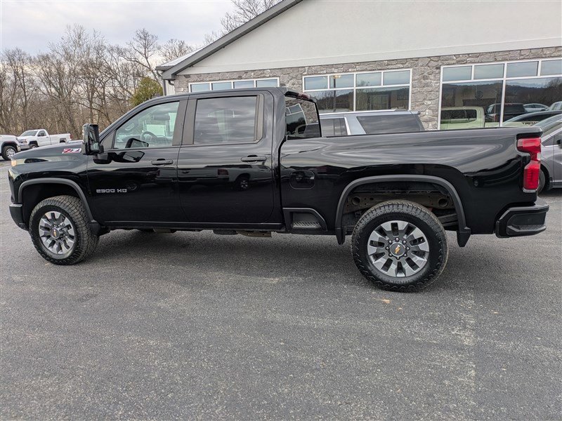 Used 2024 Chevrolet Silverado 2500 Custom w/ Custom Value Package image 4