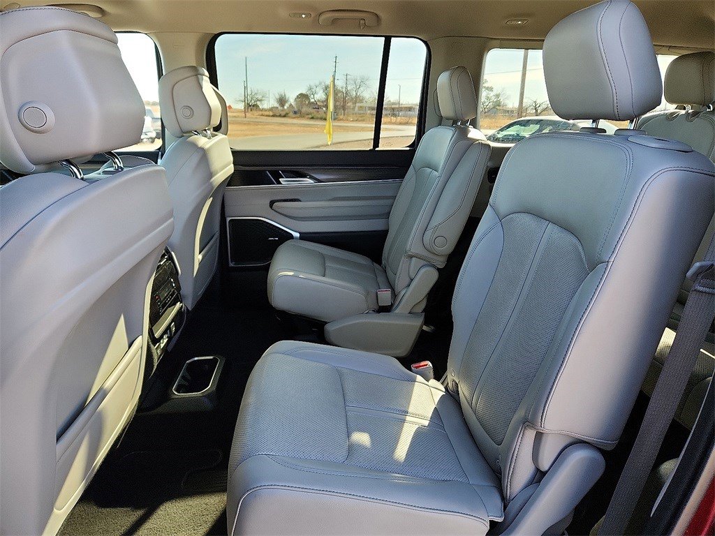 Used 2024 Jeep Wagoneer Series II image 11