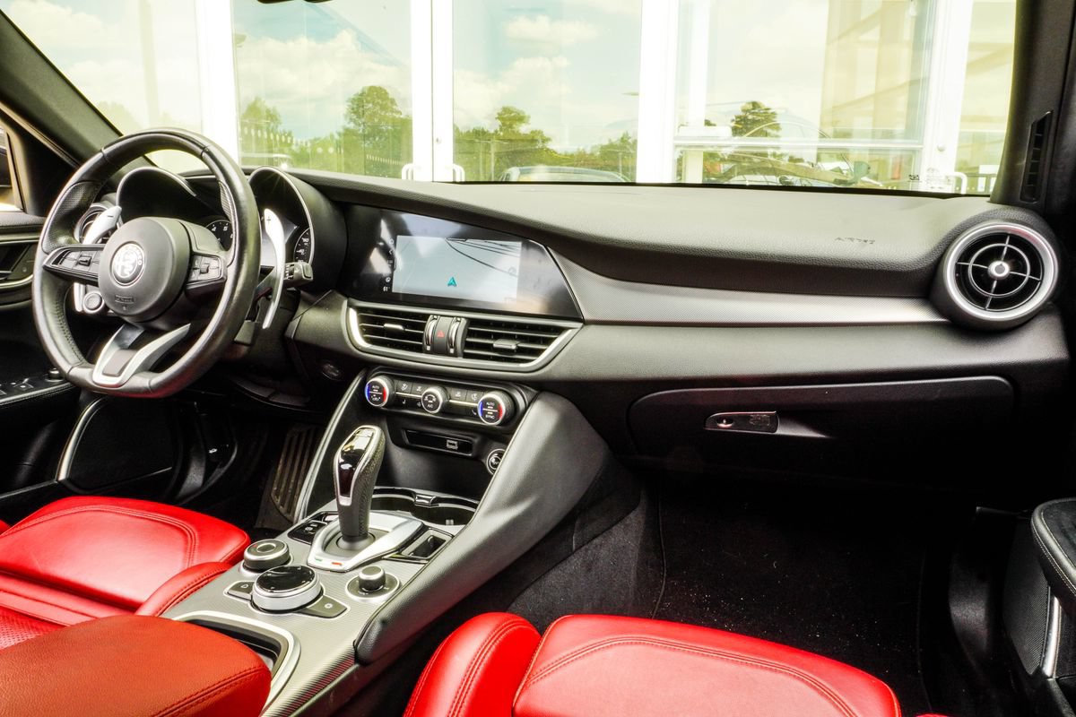Used 2022 Alfa Romeo Giulia Veloce RWD image 20