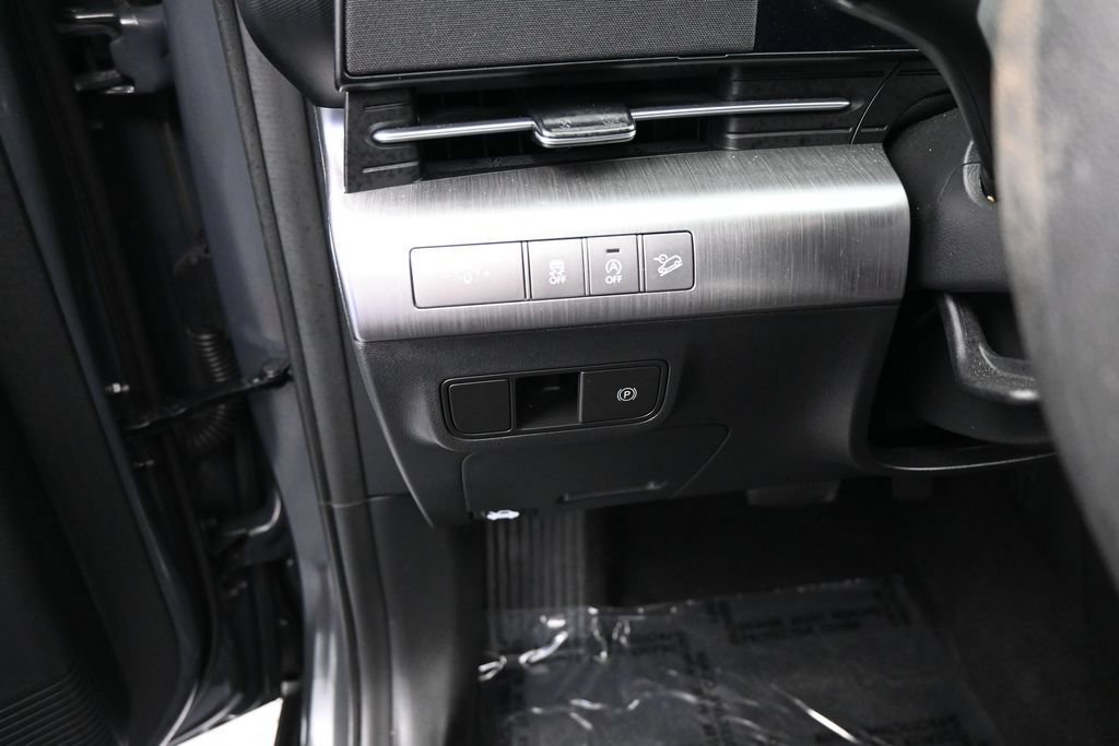 Used 2024 Hyundai Kona SE FWD image 12