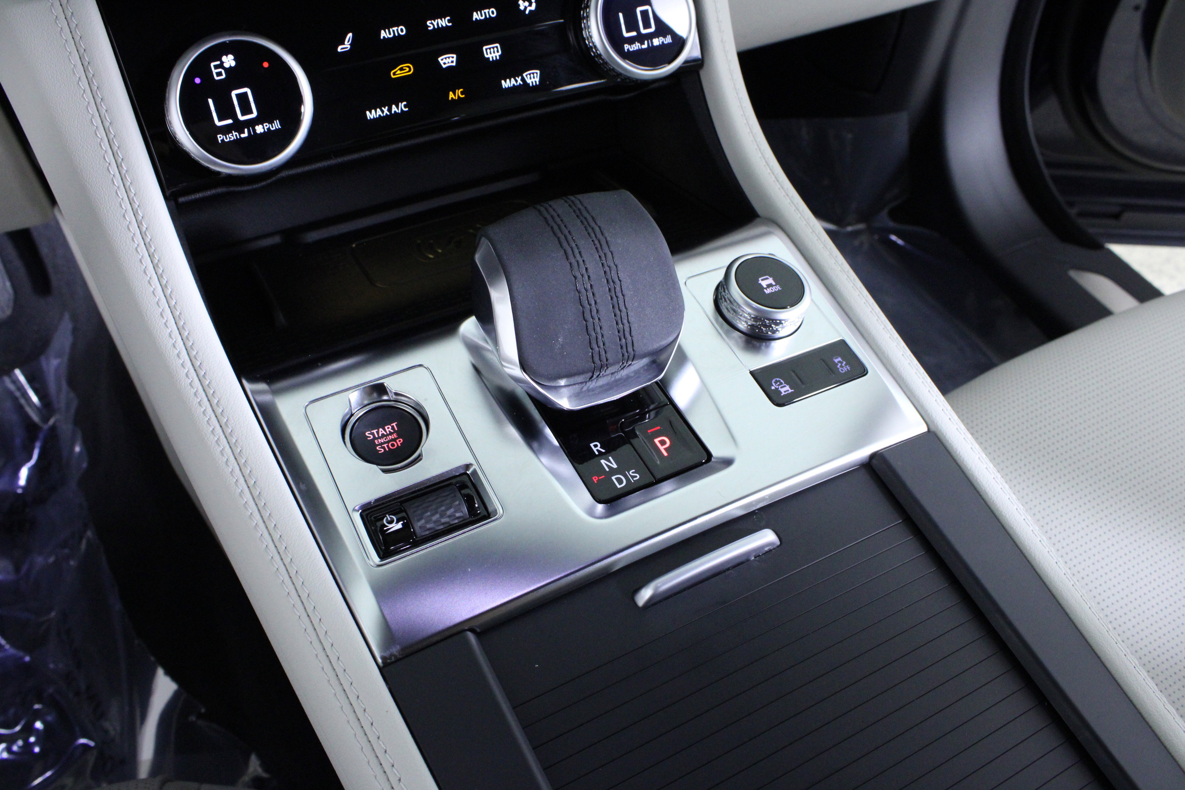 Used 2025 Jaguar F-PACE R-Dynamic S image 30