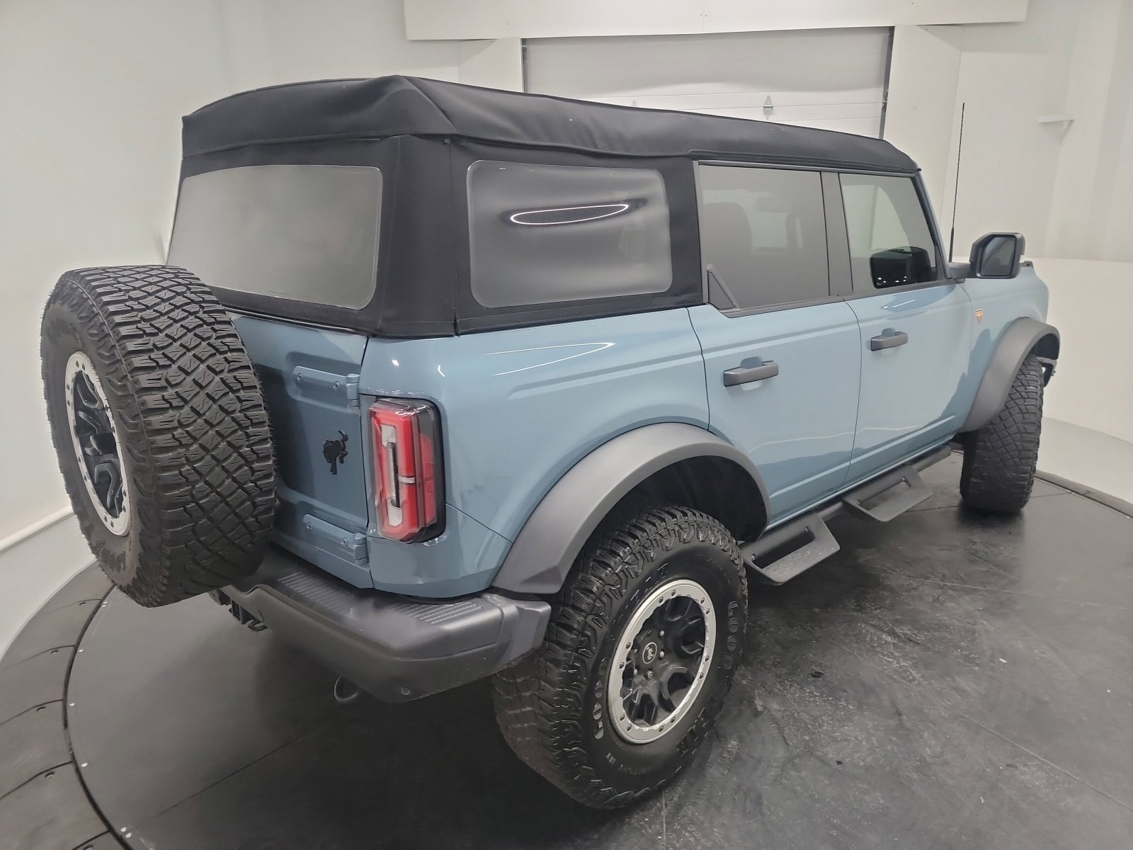 Used 2023 Ford Bronco Badlands image 9