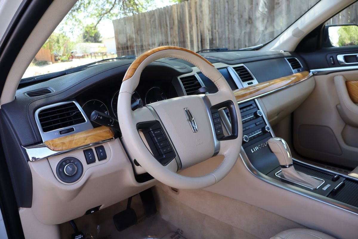 Used 2012 Lincoln MKS AWD image 15