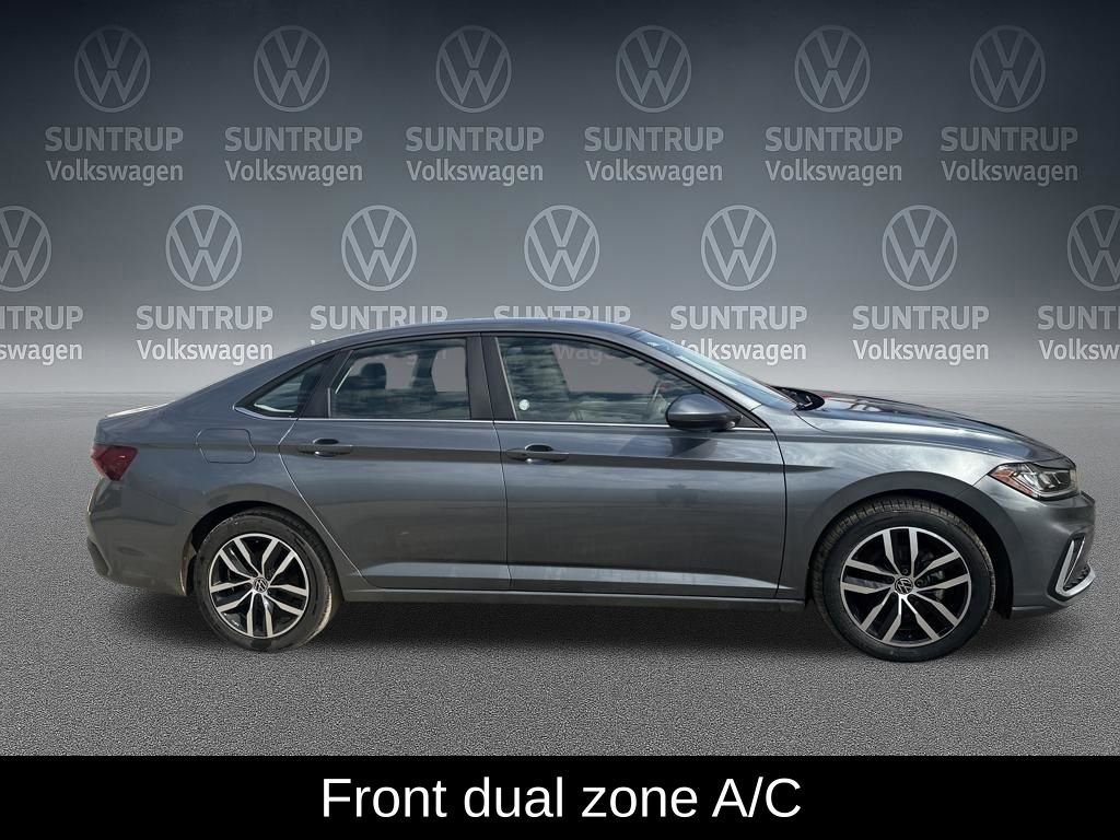Used 2025 Volkswagen Jetta SE image 7