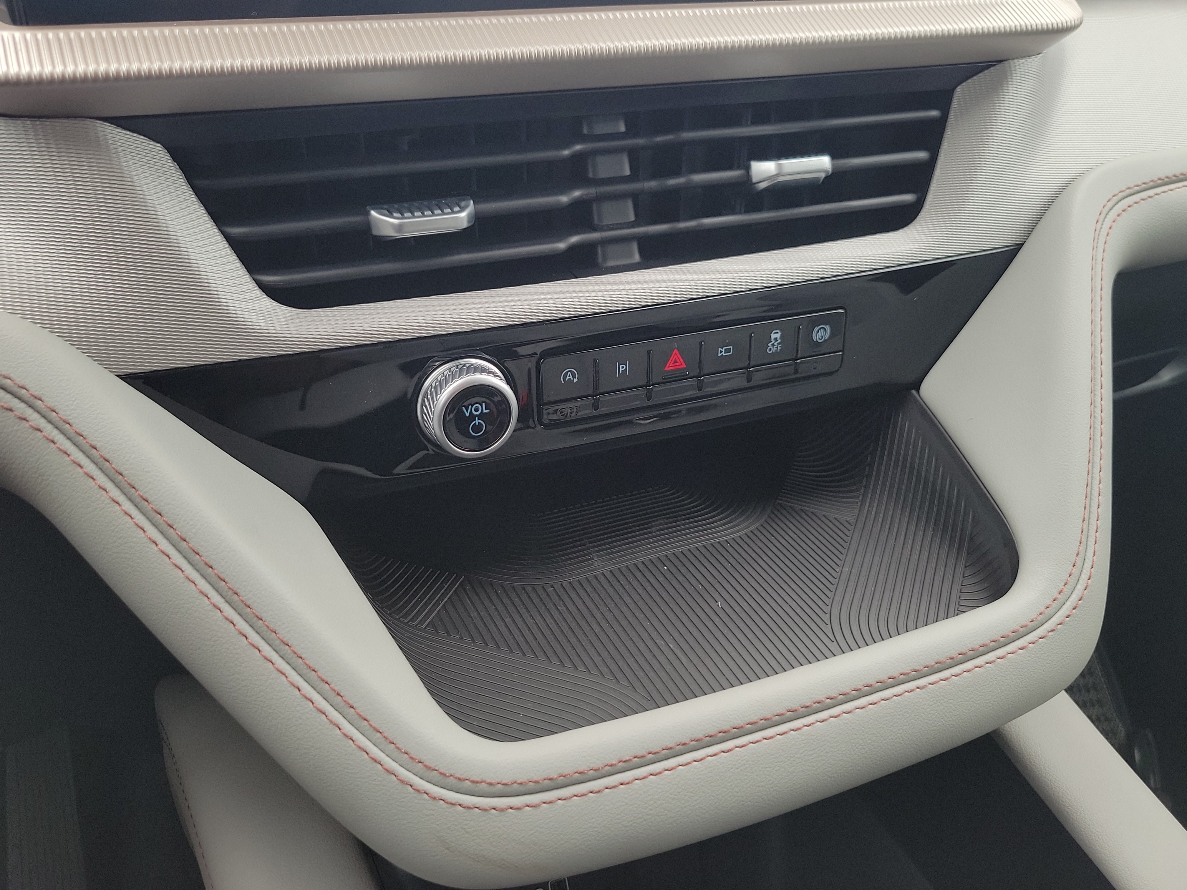 New 2026 Ford Explorer Active w/ Active Comfort Package RWD image 15