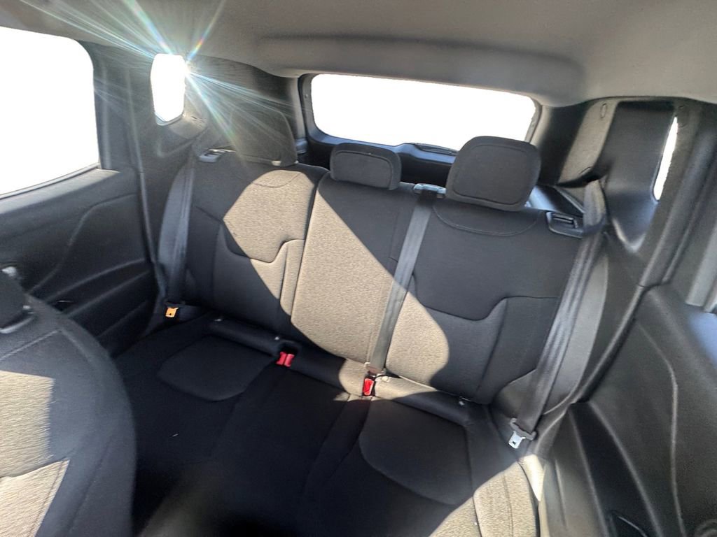 Used 2023 Jeep Renegade Latitude image 14