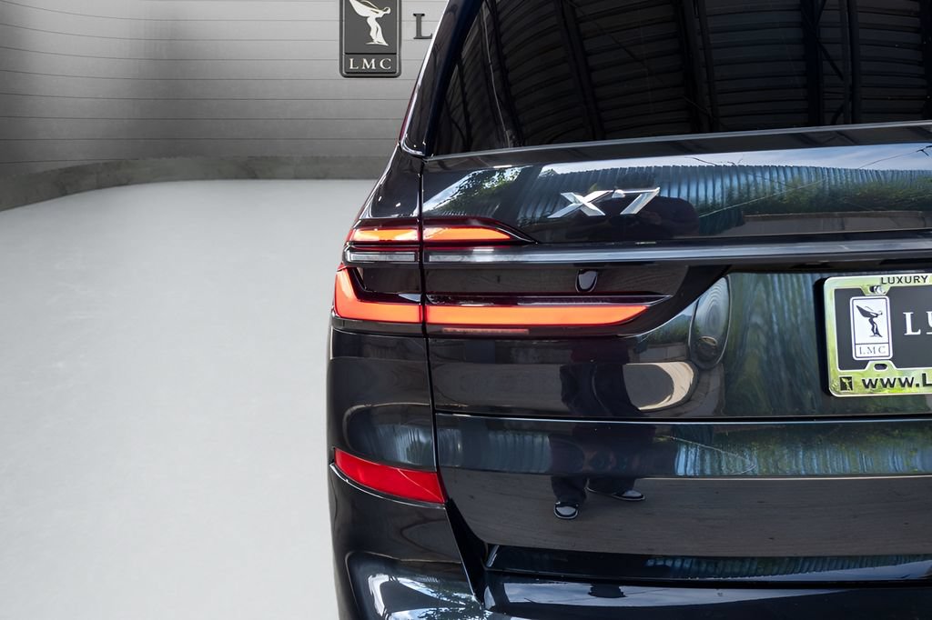 Used 2023 BMW X7 xDrive40i w/ M Sport Package AWD/4WD image 16