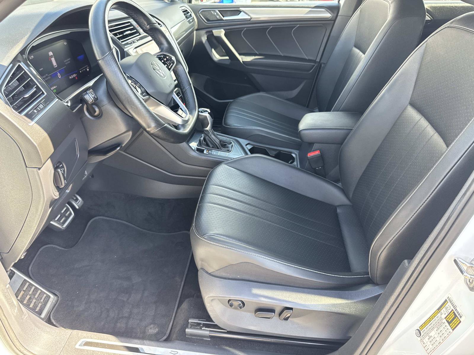 Certified 2023 Volkswagen Tiguan SE R-Line FWD image 23