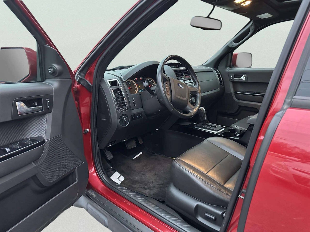 Used 2011 Ford Escape Limited w/ 302A Rapid Spec Order Code FWD image 10