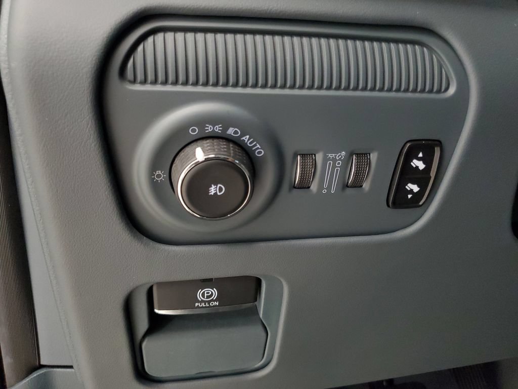 Used 2023 Jeep Grand Wagoneer Series II AWD/4WD image 16