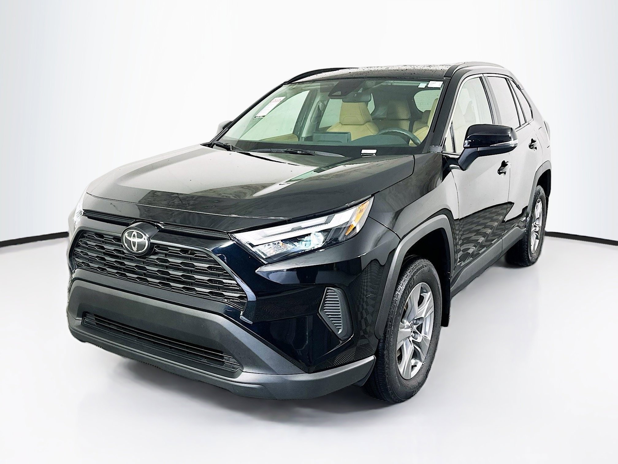 Used 2025 Toyota RAV4 LE AWD/4WD image 7