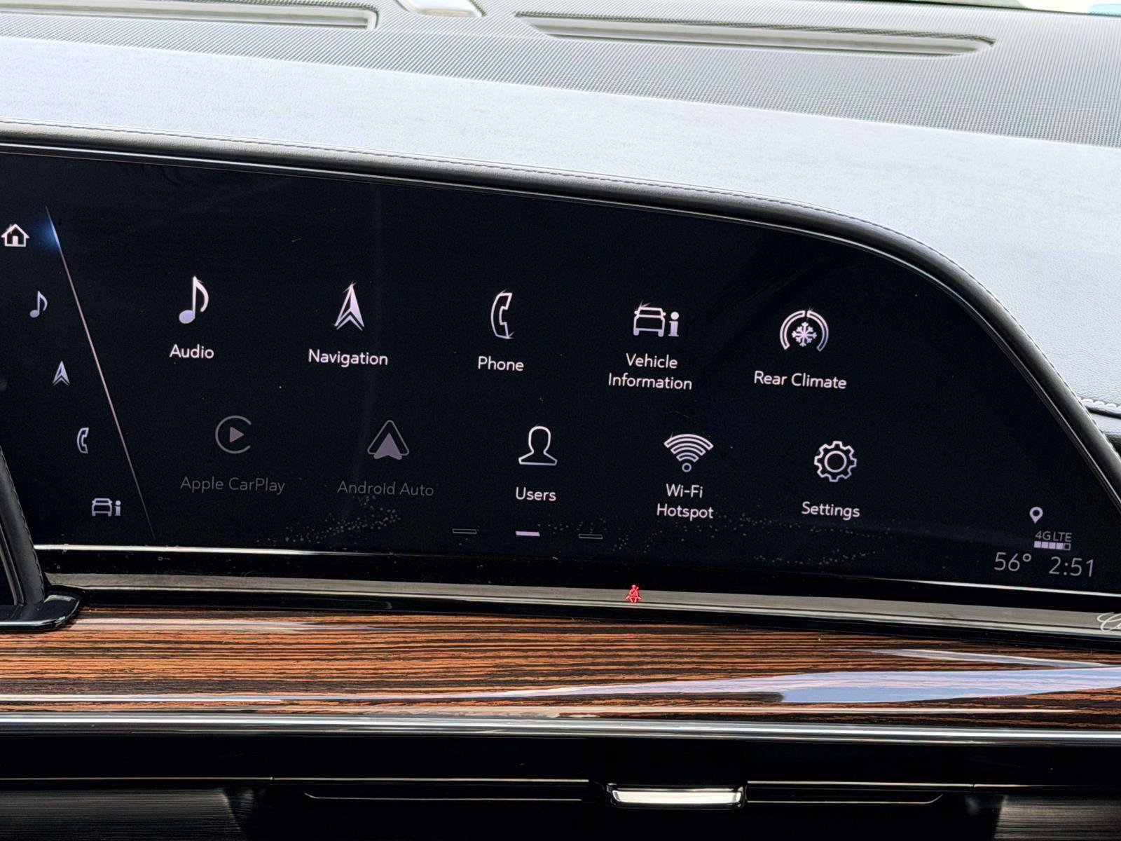 Used 2021 Cadillac Escalade Premium Luxury AWD/4WD image 13
