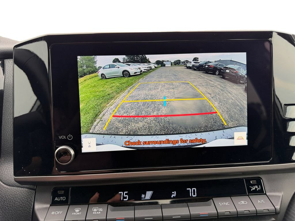 Used 2025 Toyota Camry SE FWD image 17