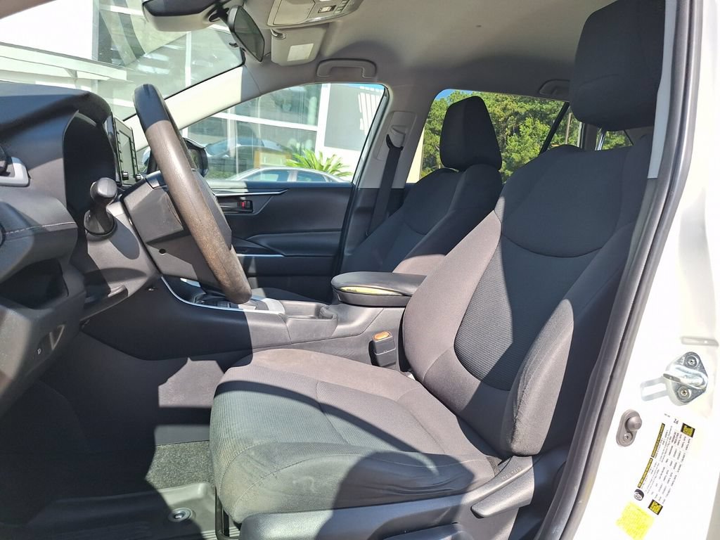 Used 2021 Toyota RAV4 LE FWD image 21