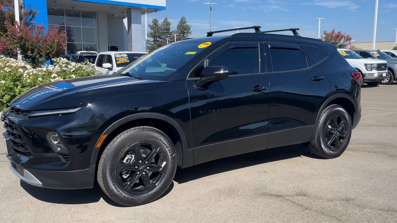 Used 2024 Chevrolet Blazer LT w/ Sound & Technology Package AWD/4WD image 3