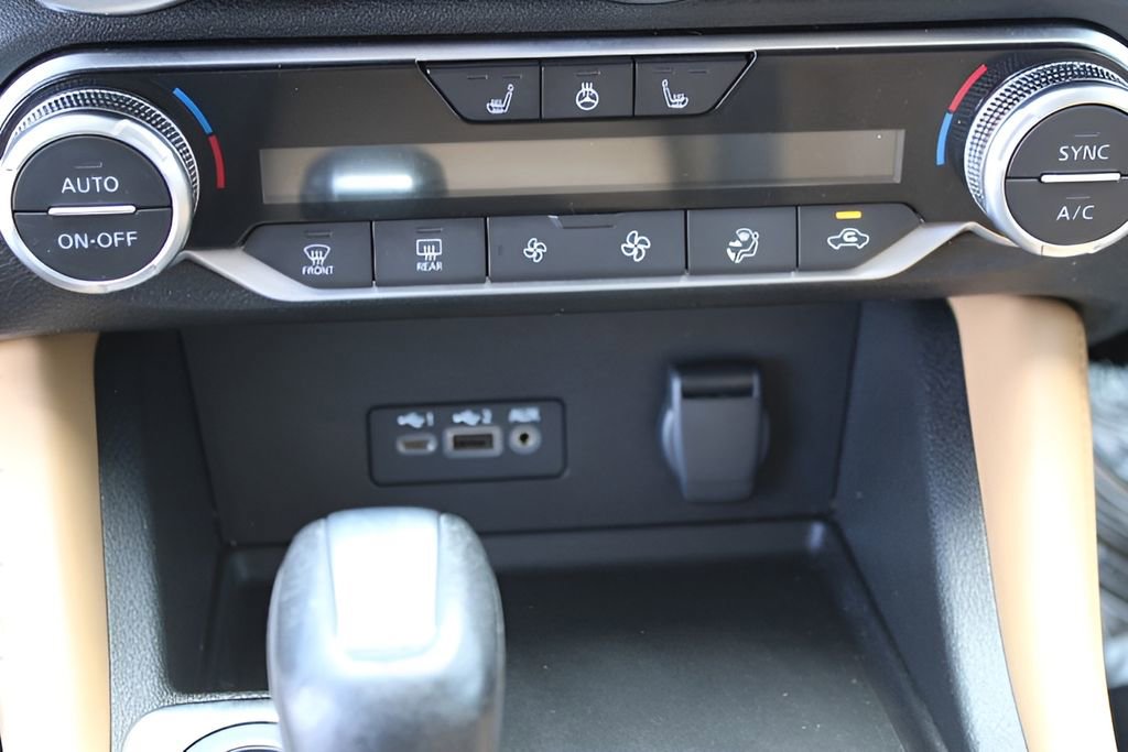 Used 2022 Nissan Sentra SV w/ SV Premium Package image 16