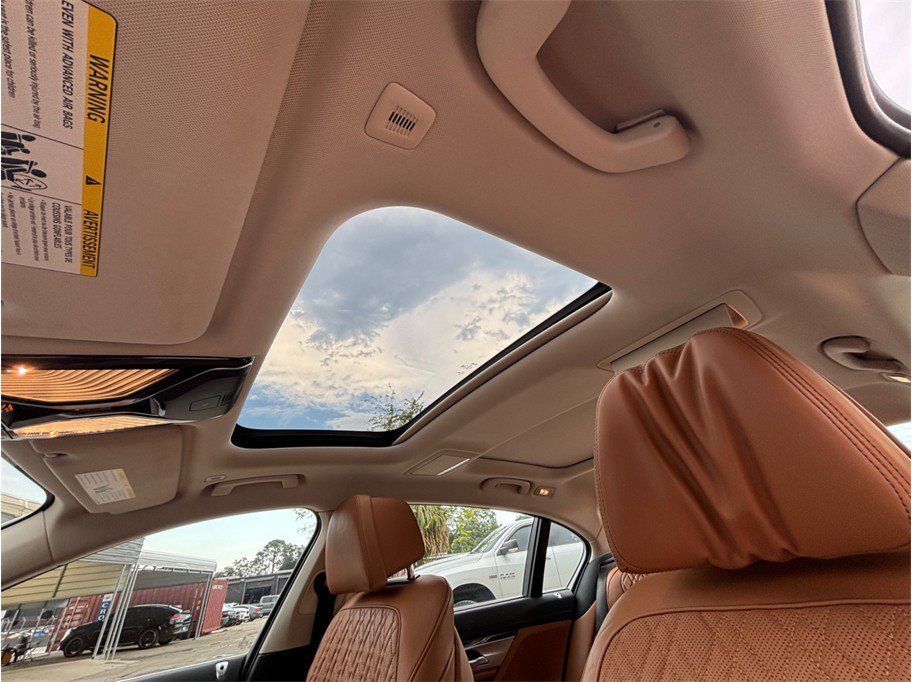 Used 2021 BMW 740i xDrive w/ Premium Package AWD/4WD image 40