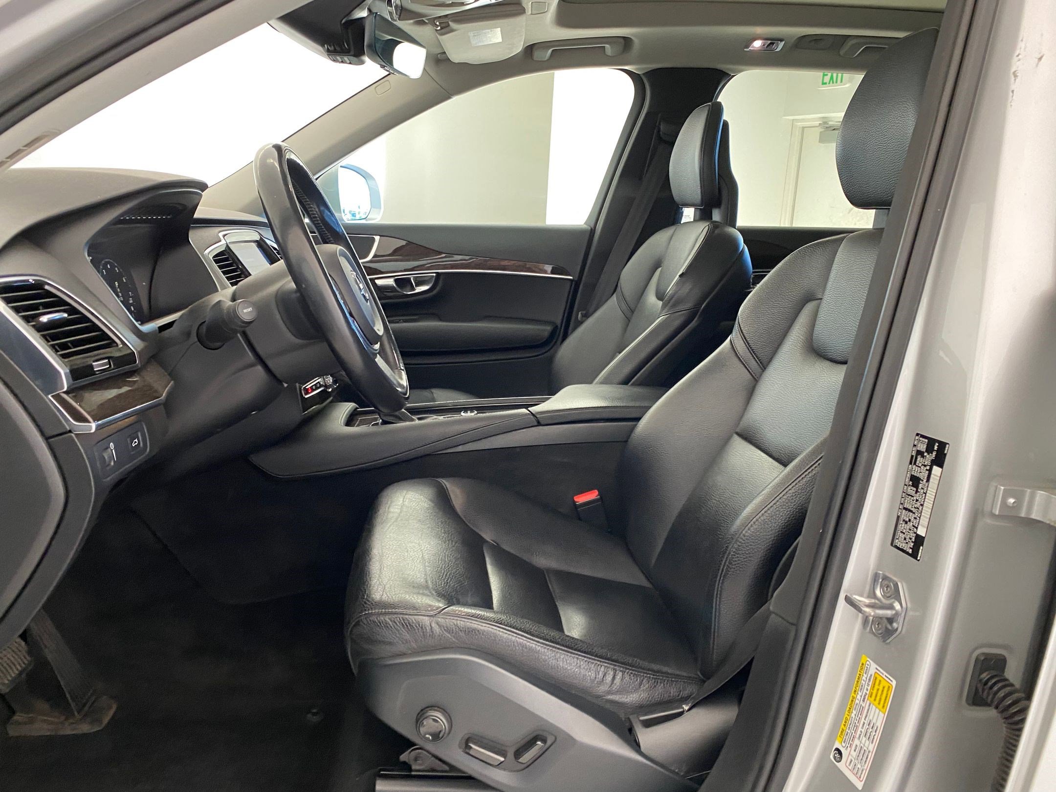 Used 2017 Volvo XC90 T6 Momentum w/ Vision Package image 4