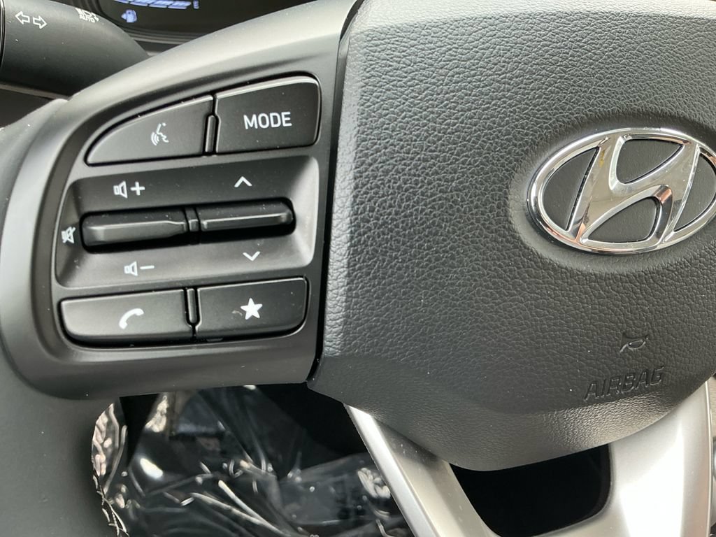 Used 2025 Hyundai Venue SEL FWD image 21