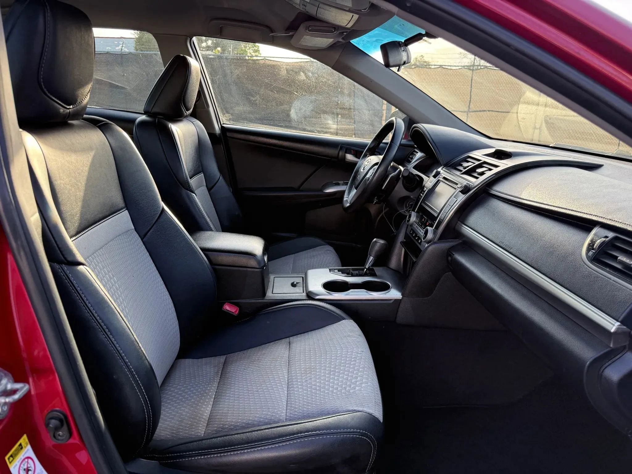 Used 2014 Toyota Camry SE FWD image 18