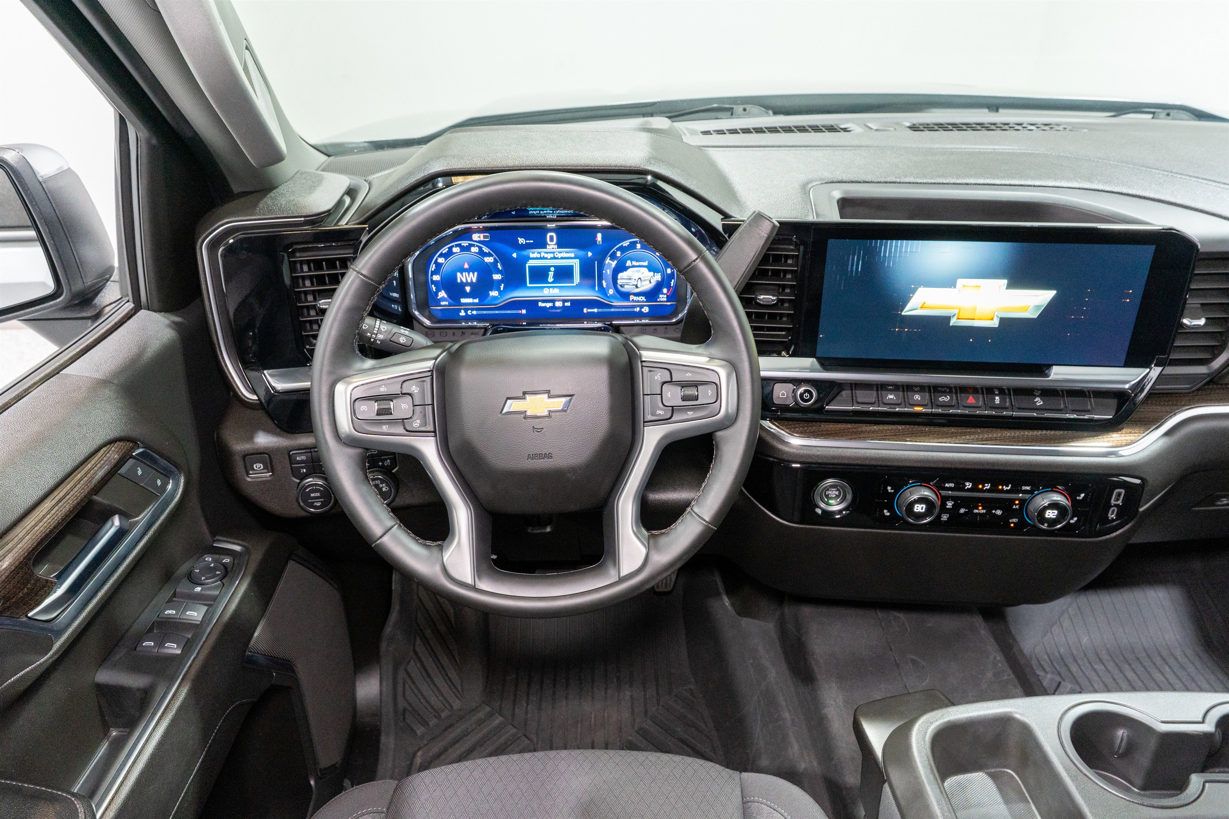 Used 2024 Chevrolet Silverado 1500 LT w/ Z71 Off-Road Package image 13