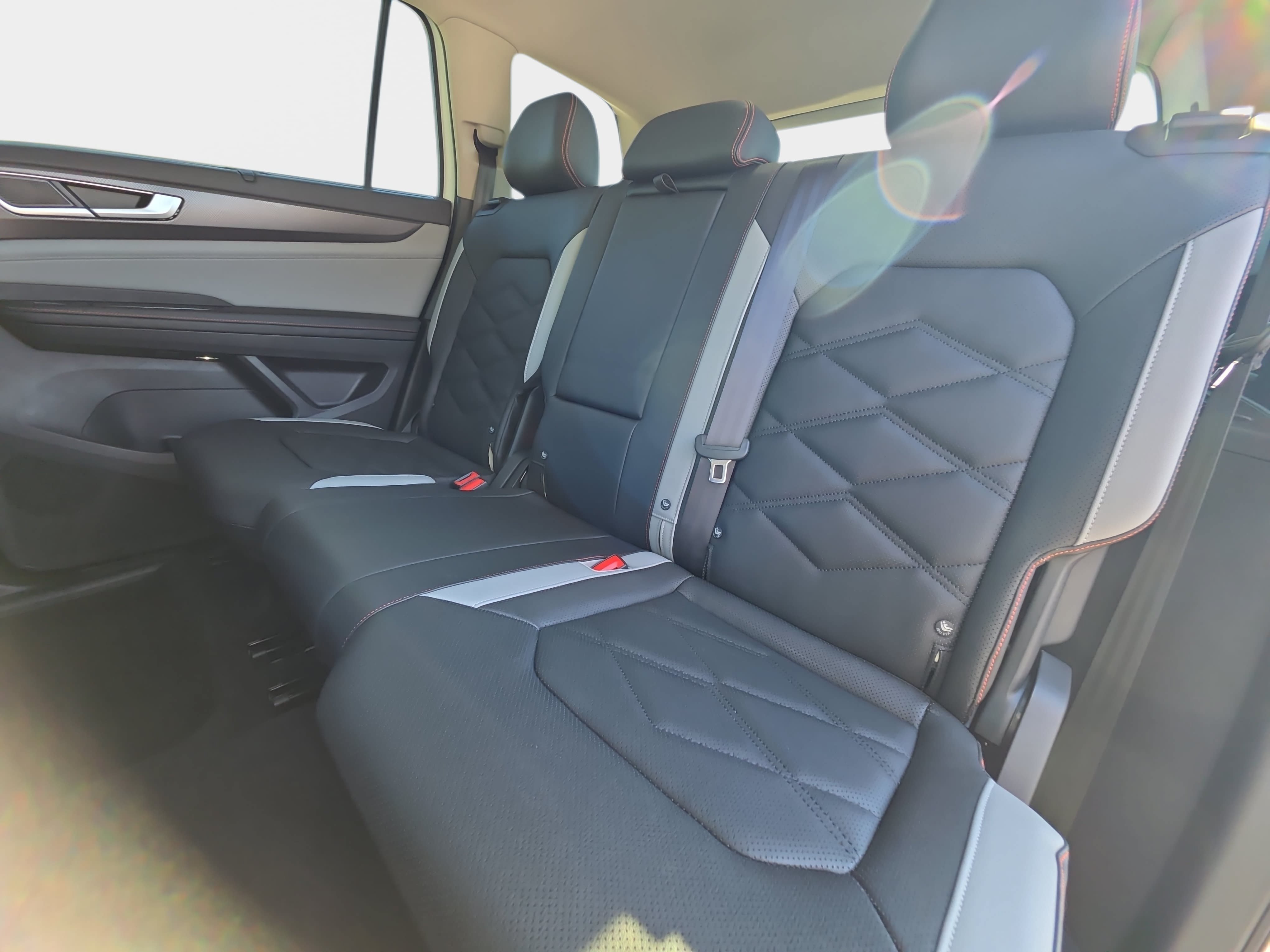 Used 2026 Volkswagen Atlas Peak Edition AWD/4WD image 16