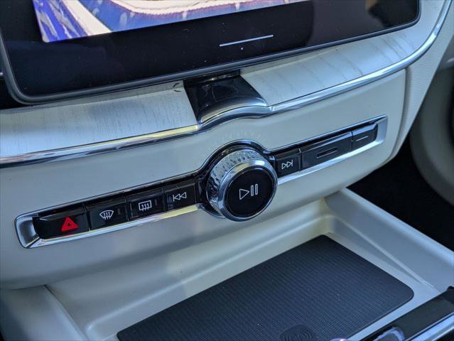 New 2026 Volvo XC60 T8 Ultra w/ Protection Package Premier image 10