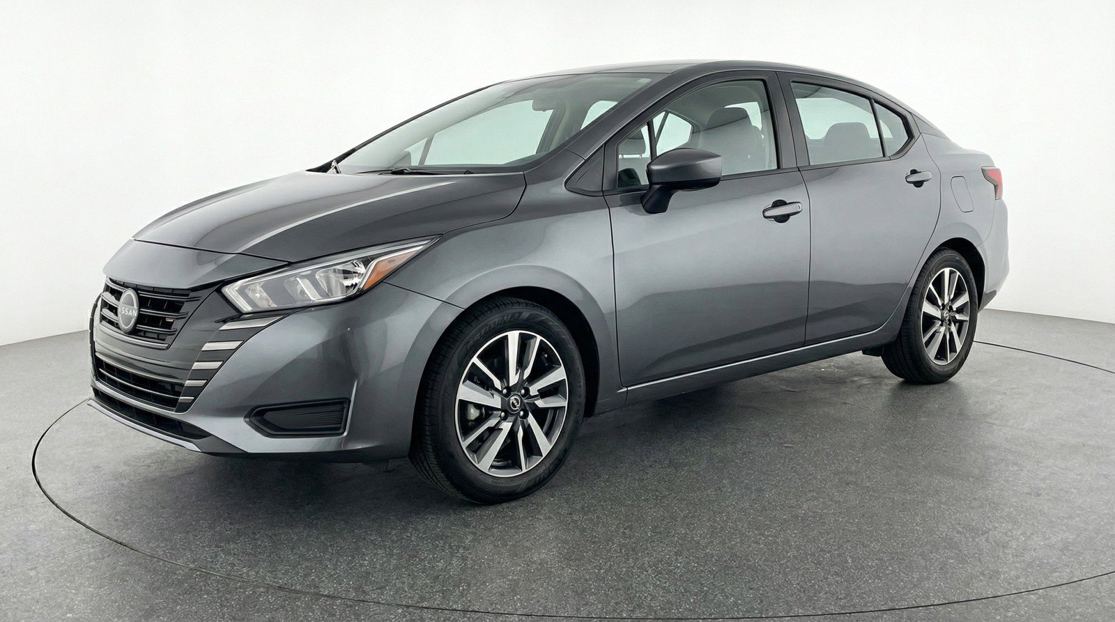 Used 2025 Nissan Versa SV image 3