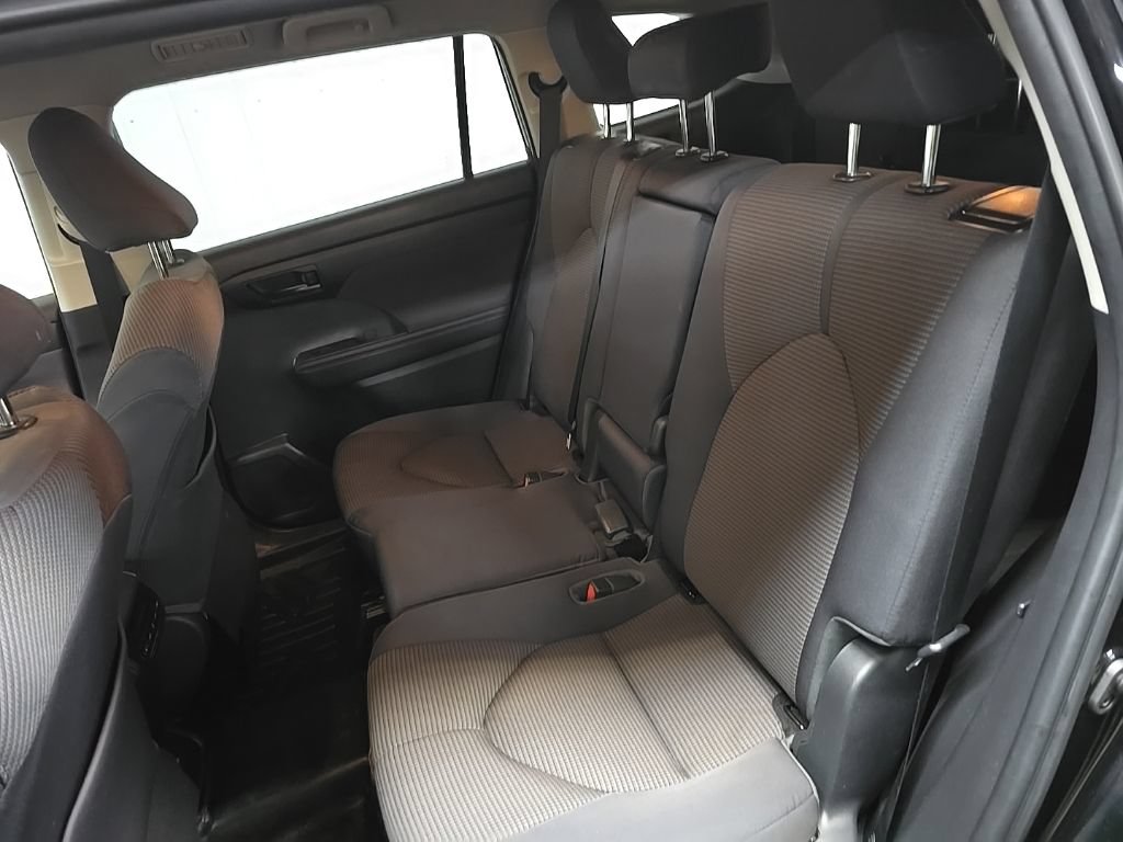 Used 2023 Toyota Highlander LE AWD/4WD image 31