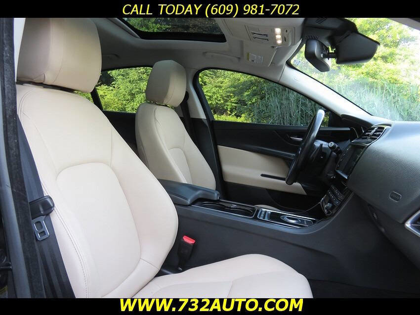 Used 2017 Jaguar XE image 19