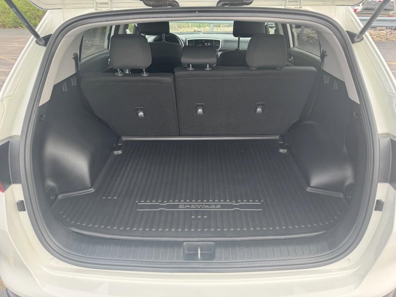 Used 2020 Kia Sportage LX image 5