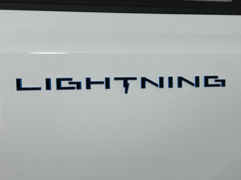 Used 2022 Ford F150 Lightning XLT image 9