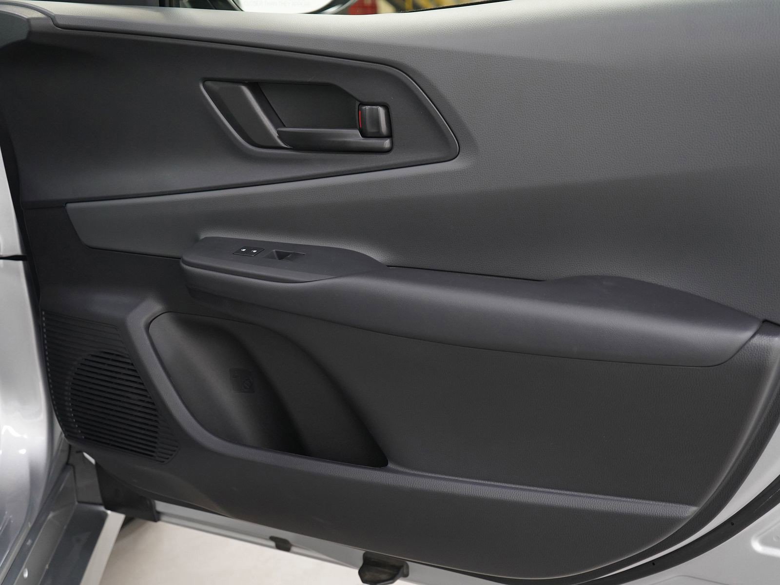 Used 2025 Toyota Prius LE image 11