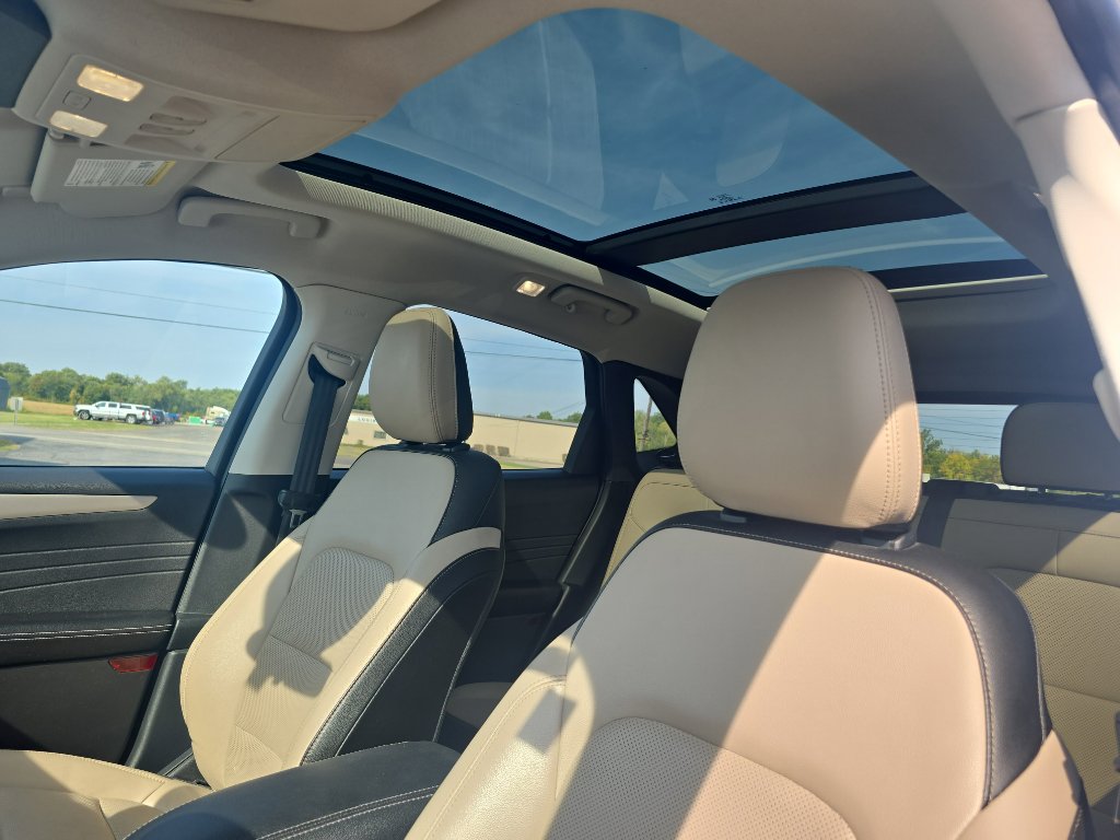 Used 2022 Ford Escape SEL image 10