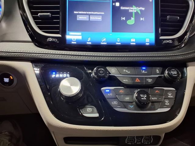 Certified 2024 Chrysler Pacifica Touring-L image 21