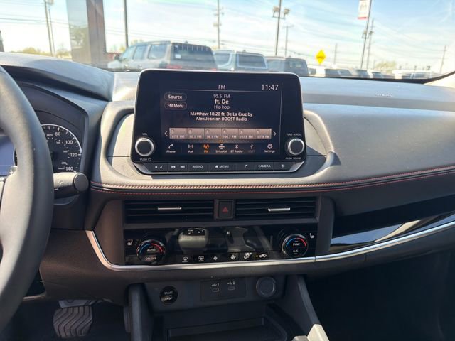 Used 2025 Nissan Rogue SV image 40