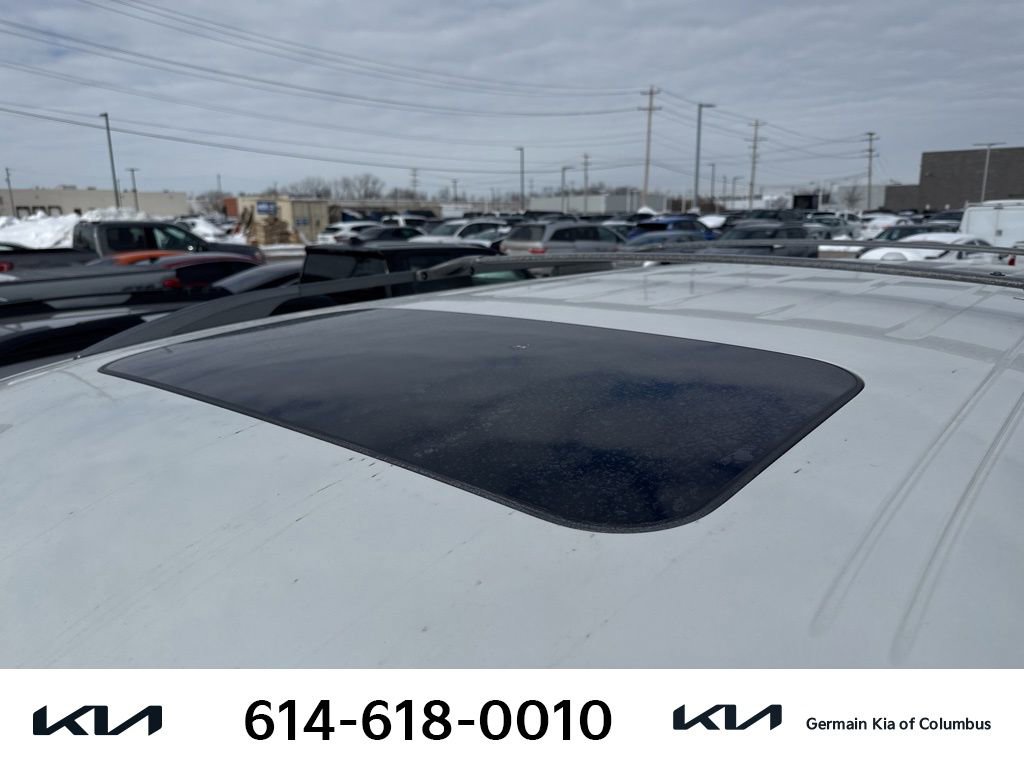 Used 2023 Nissan Armada SL w/ Captain's Chairs Package image 7