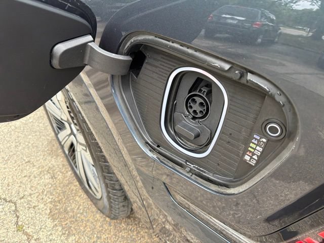 Used 2025 Cadillac Escalade IQ Luxury 2 w/ LPO, Premium Carpet Package AWD/4WD image 4