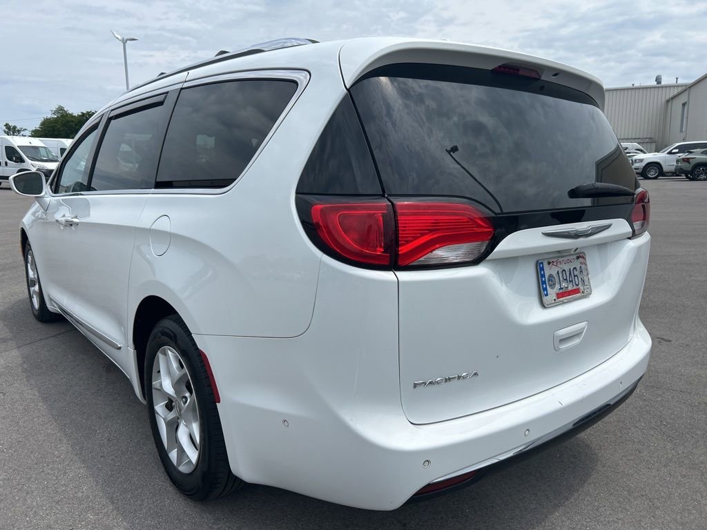 Used 2017 Chrysler Pacifica Touring-L Plus w/ Advanced Safetytec Group FWD image 5